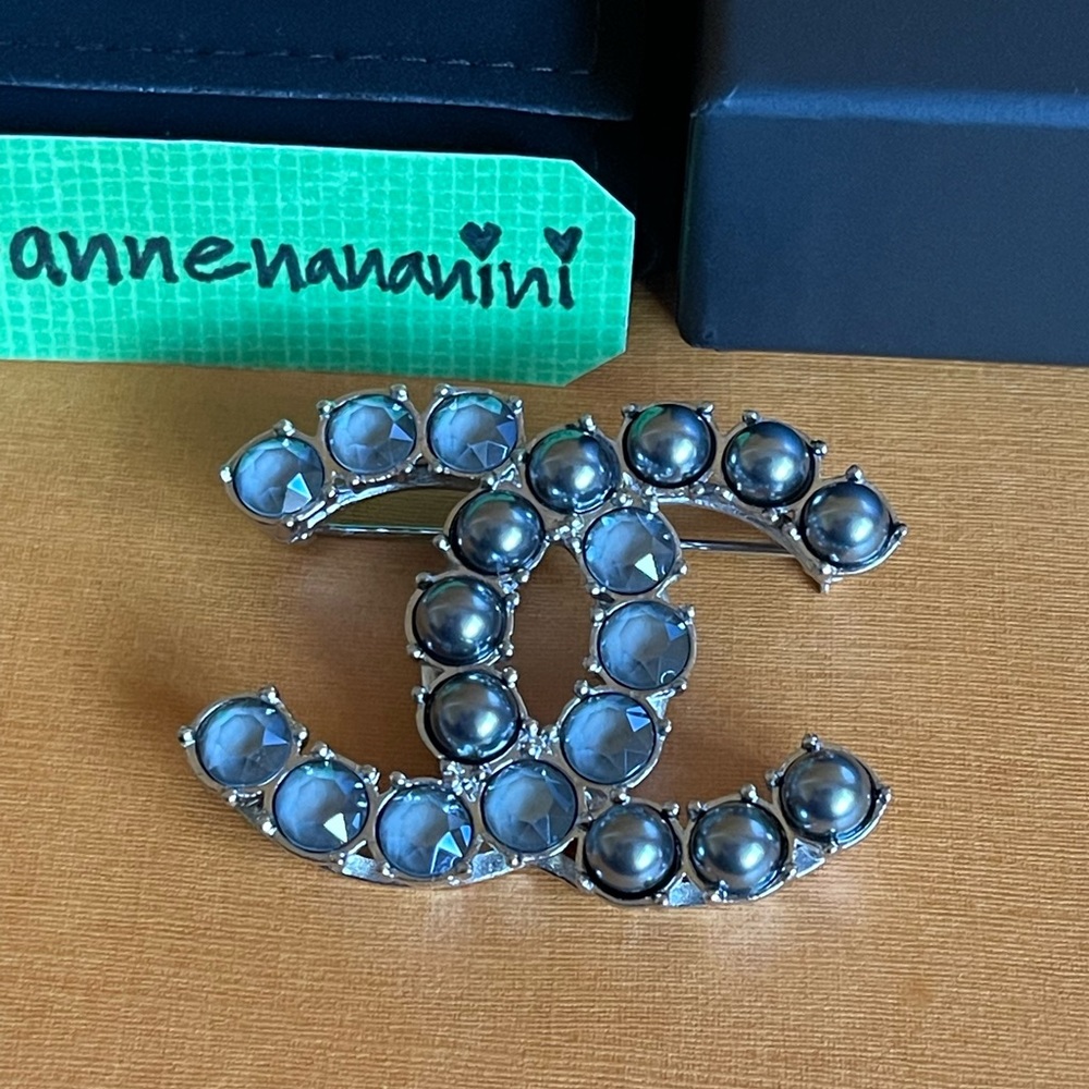 100% Authentic Chanel Brooch CC Pin 17B Silver Crystals Pearls